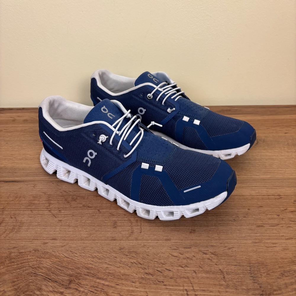 ON CLOUD 5 Shoes Blue Denim/White Women Size 9.5 Running Train Athletic Comfort